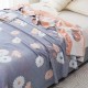 リバーシブル フローラル コットン スロー ブランケット – ライトブルー ピンク＆ホワイトの花柄、柔らかで多用途なベッドやソファ用、オールシーズン快適、32糸数、洗濯機対応、ソファカバー | 花柄ブランケット | ソフトテクスチャーのベッド用ブランケット