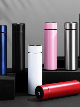 1 高品質の二重壁ステンレス製真空断熱カップ、蓋付き500ml BPAフリーインテリジェント防漏ガラスカップ、二重層再利用可能な金属カップ、温冷飲料に適しており、一日中飲み物を温かく冷たく保つ、多機能