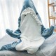 快適なサメテーマの着用可能ブランケット - 大人と若者向けの柔らかいフランネル寝袋、アレルギーフレンドリー、昼寝や抱きしめに最適